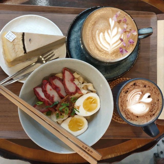 基隆廟口📍 安樓咖啡Enzo Cafe☕ 老宅改建的5樓優雅花磚咖啡廳 基隆廟口📍 安樓咖啡Enzo Cafe☕ 老宅改建的5樓優雅花磚咖啡廳