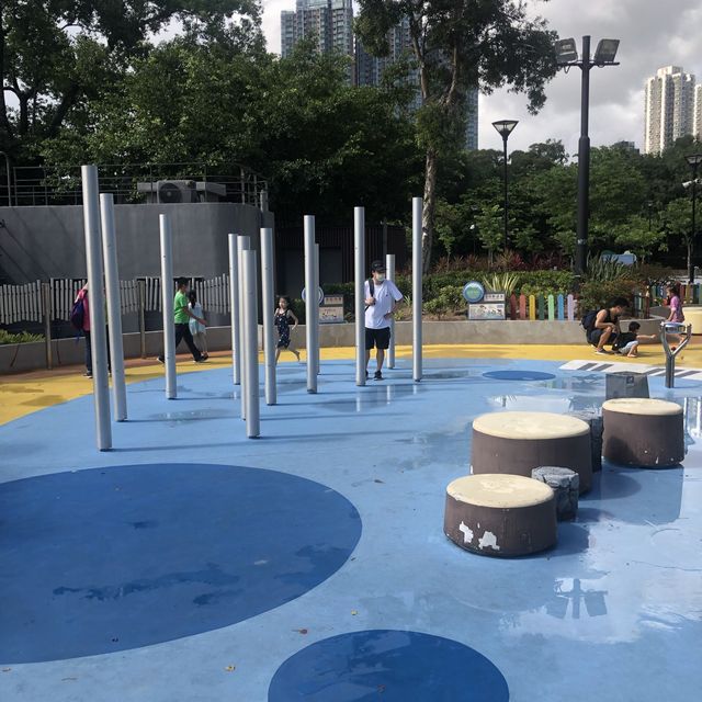 一家大細岩玩嘅公園