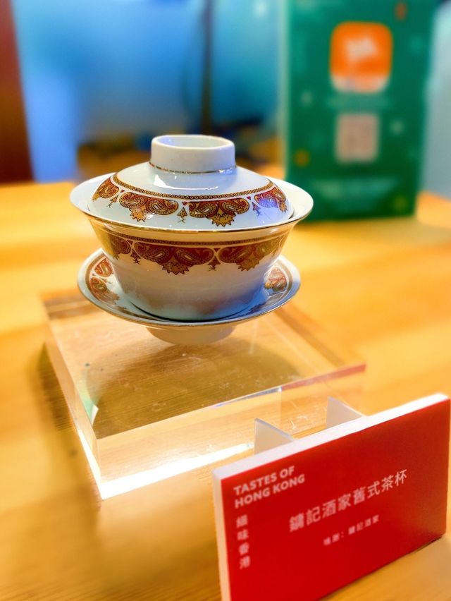 📚一年一度嘅書展又到啦！📚📖 今年嘅主題喺「歷史文化.城市書寫」📝 並以「從香港閱讀世界:憶.寫香港故事」點題 除了書展外仲可以欣賞好多懷舊嘅香港故事。 一於帶埋契女嚟感受吓書卷味🥰 等佢自