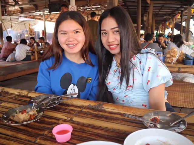 ตลาดน้ำ 4 ภาค พัทยา