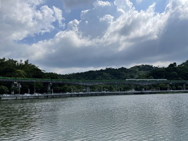 最棒的捷運公園可以直接欣賞捷運