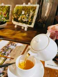 greenery-filled cafe♨️KNOTS♨️