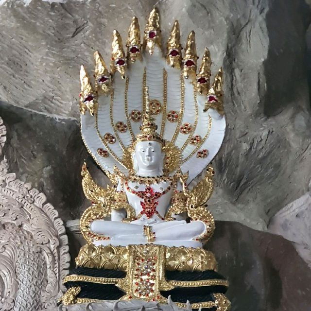 "วัดมณีวงศ์"