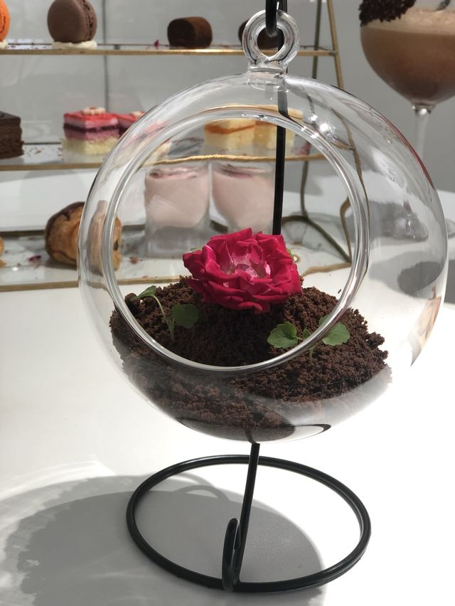 黑白格調的餐廳