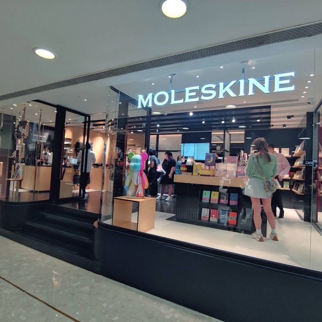MOLESKINE pop up store期間限定店玩流體畫飲靚咖啡