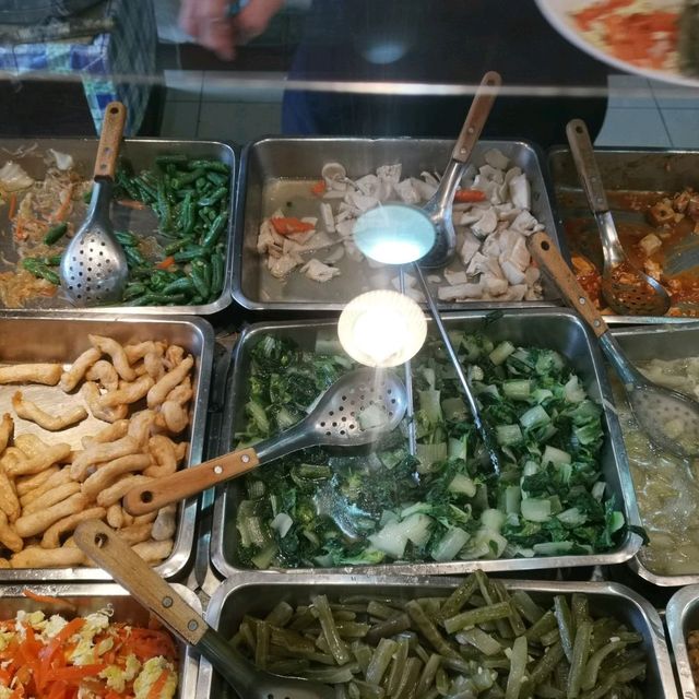 外食族的媽媽廚房…小資族的員工餐廳…松山區「吉祥便當店」一肉四菜大推薦🎉