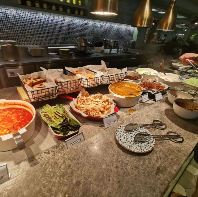 surprising enjoyable buffet breakfast