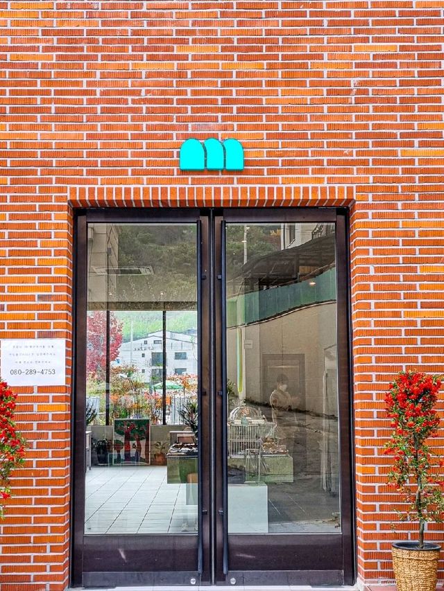 널찍하고 깔끔한 브런치카페 '카페비니'