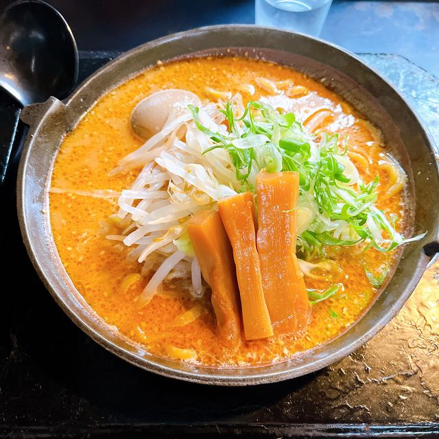 鉄鍋に入った味噌ラーメンのお店🍜