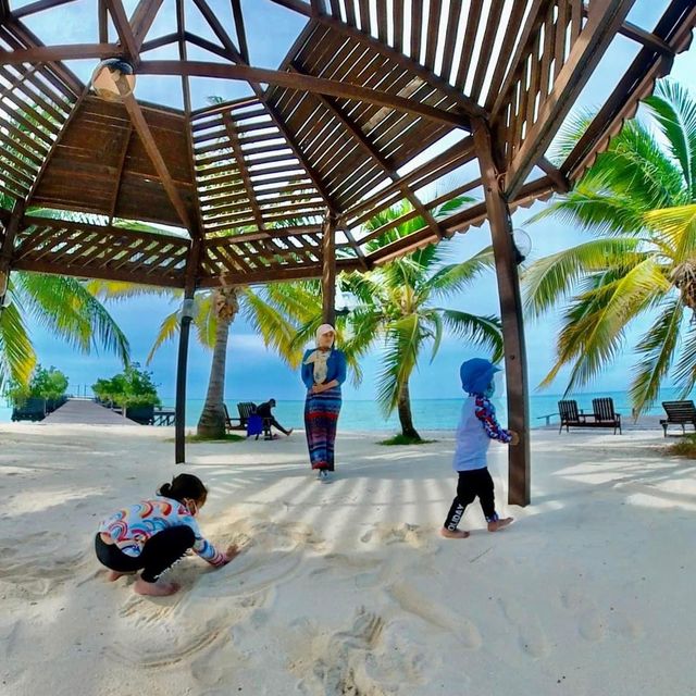 Blue Skies-Green Ocean-White Sandy Beach 🏝️ 
