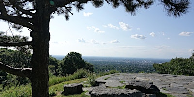 Randonnée pédestre: Le mont Royal côté nord | Métro Université-de-Montréal | Accès A