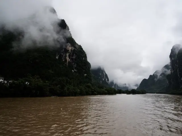Picturesque cruise ride from Guilin 