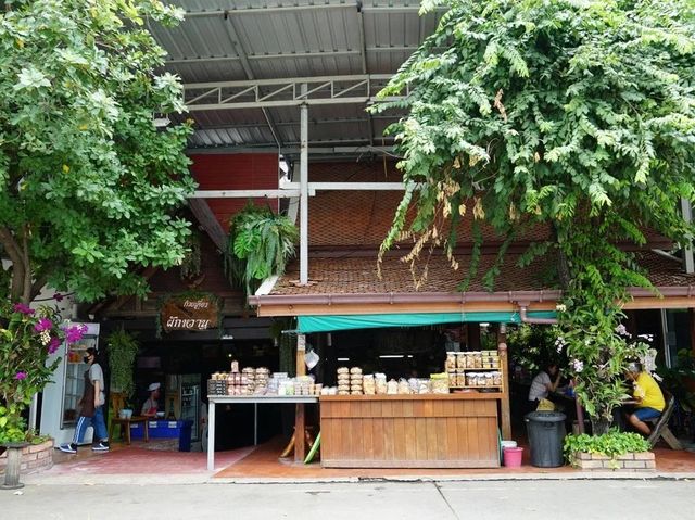 แวะชิมก๋วยเตี๋ยวผักหวาน ร้านดังแห่งตัวอยุธยา