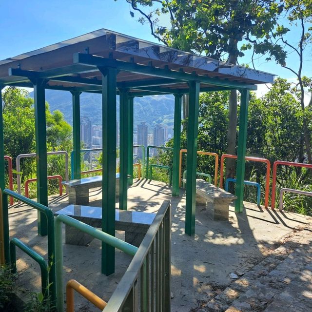 彩虹欄杆/藍地水塘半日遊🌈💧💧