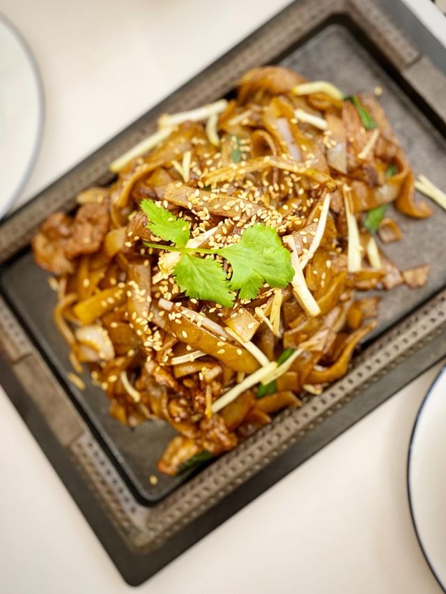 鑊氣十足的鐵板乾炒牛河！