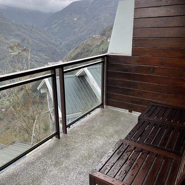 【台灣拉拉山 雲山房】 看山嵐雲霧繚繞時