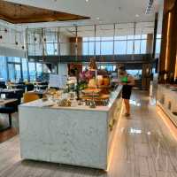 Affordable Stay with Rooftop Infinity Pool!