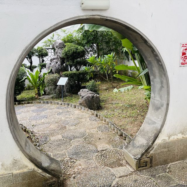 閙市中的一片寧靜