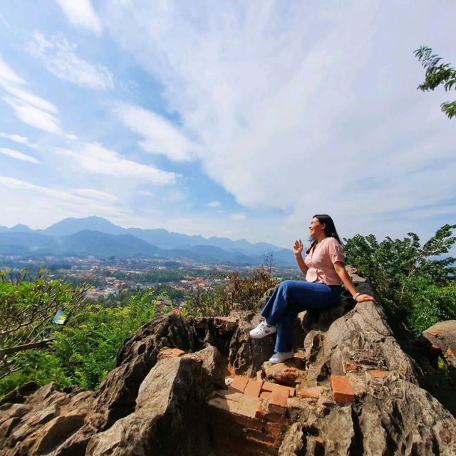 ชมวิวเมืองหลวงพระบางบนพระธาตุพูสี