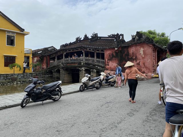 exploring beautiful Old Town of Hoi An