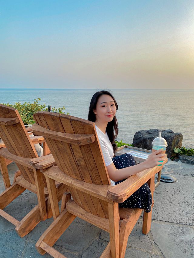 절벽에 위치한 멋진 뷰의 카페 더 클리프