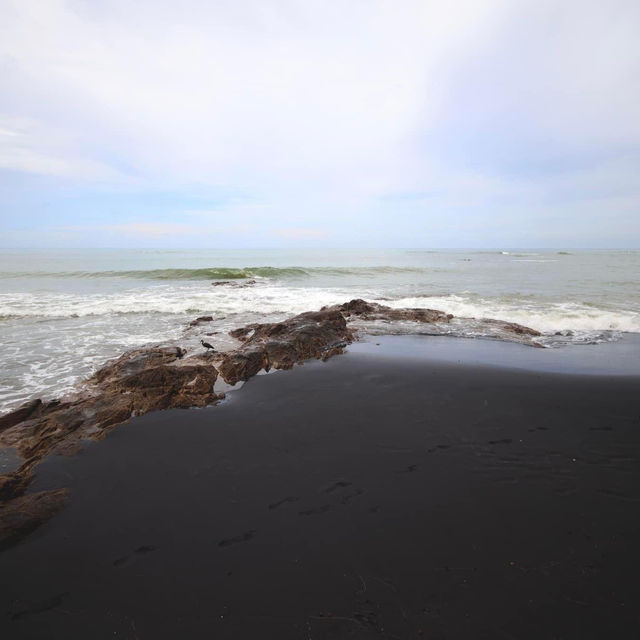 หาดชายดำ