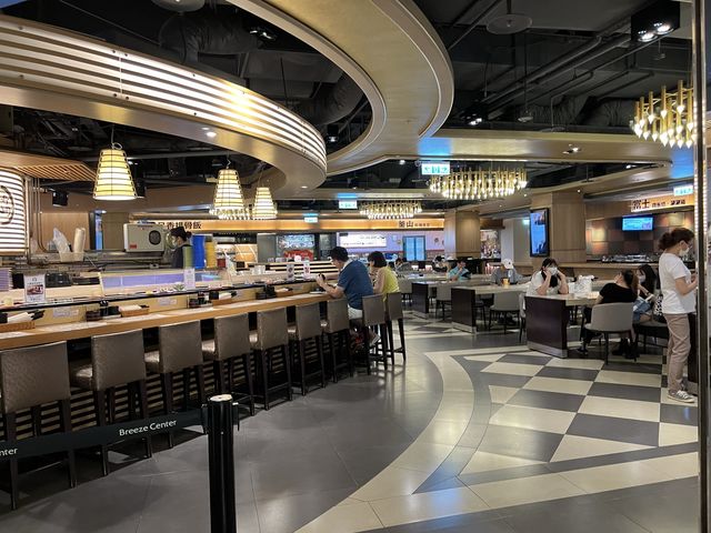 台北微風超市，好多異國料理及極品的食材都在這裡