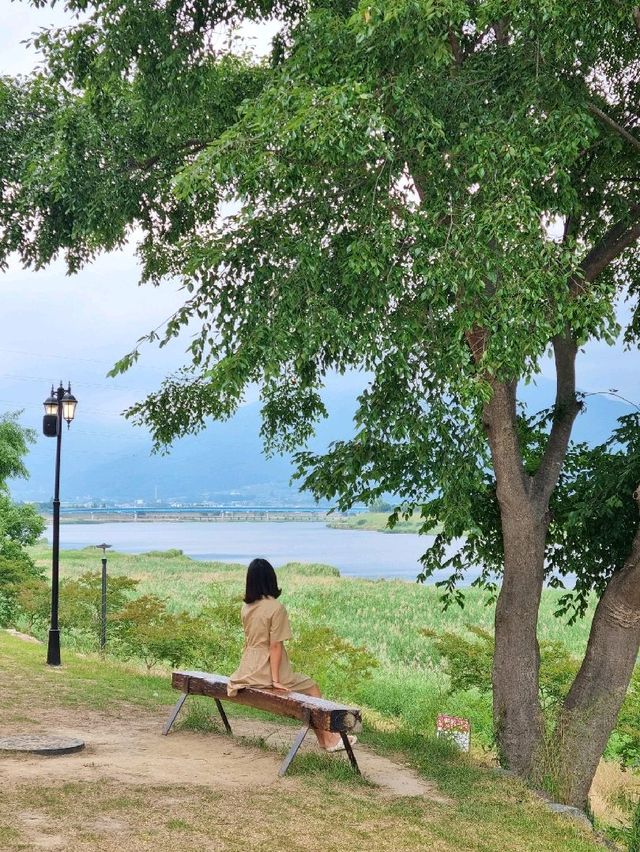 섬진강이 앞에 흐르는 카페뷰