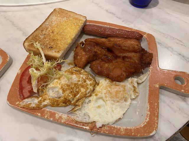 超出色沙嗲牛肉麵