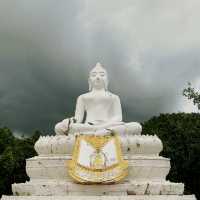 chedi phra that mae yen white buddha
