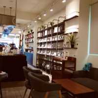 質感高又舒適的咖啡館｜HOKI cafe｜彩虹蛋糕好看又好拍