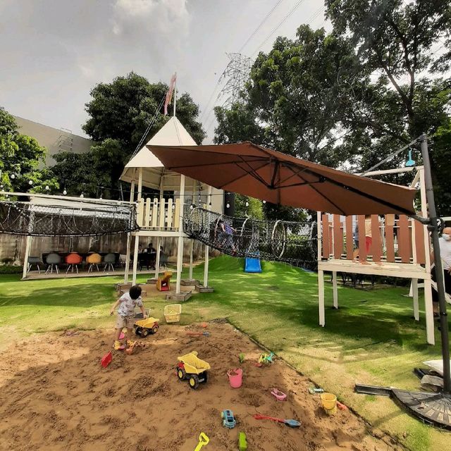 방콕 실외/실내 모두 구비한 키즈카페 +.+ Children Cafe and Playground
