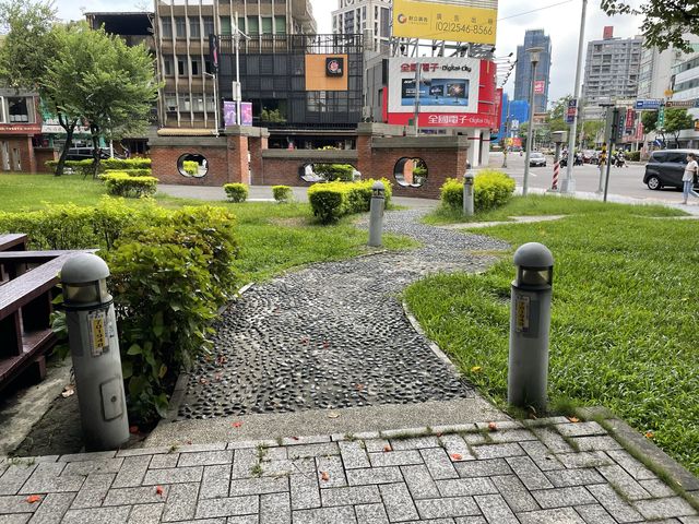 西頓公園 最好玩的社區公園就在板橋 溜滑梯乘涼都可以