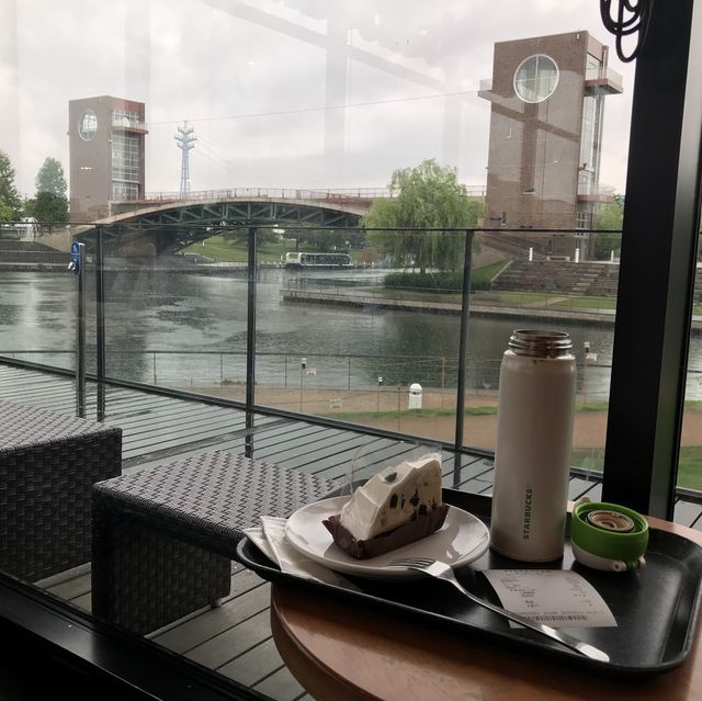 ☕️ 坐在最美的星巴克看富岩運河歷史 — 富岩運河環水公園