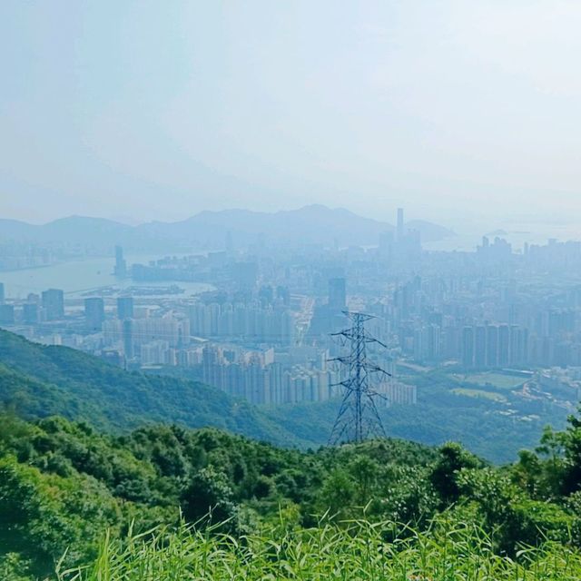 秋高氣爽，飛鵝山道，心曠神怡！