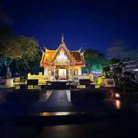 สักการะองค์พระเจ้าตากสินคู่บ้านคู่เมือง