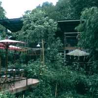 บ้านธารกล่อม นอนฟังเสียงน้ำไหลในอ้อมกอดธรรมชาติ 🌲