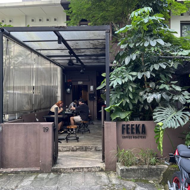 여유로운 무드의 KL 커피 맛집 Feeka Coffee Roasters 