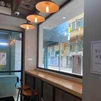 橫巷的台灣小店，魯肉很出色  