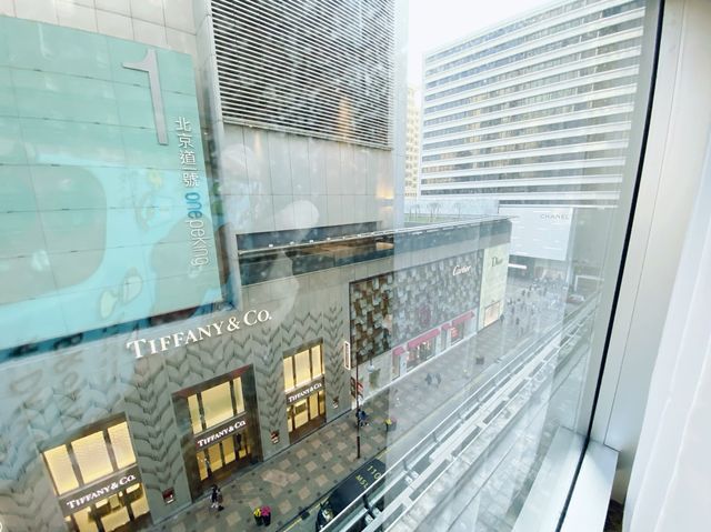 地理位置優越、裝修奢華瑰麗的朗廷酒店