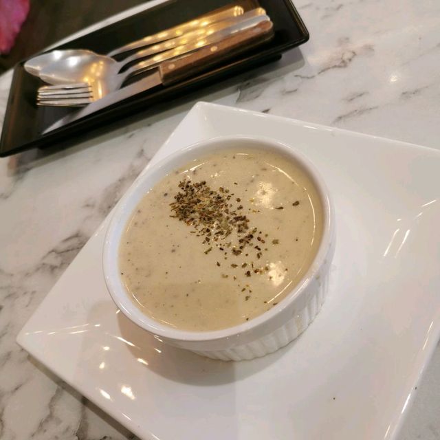 Noms, Marina Park City, Miri