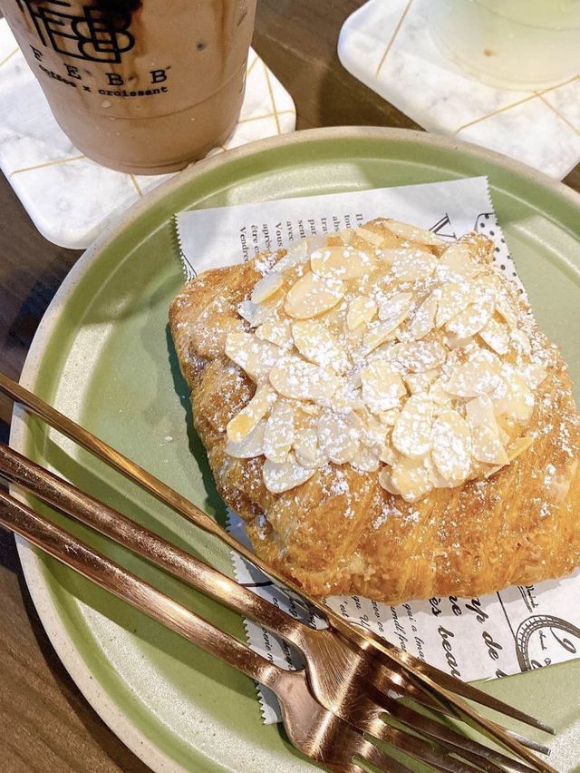 ☕️FEBB COFFEE x Croissant 🥐 