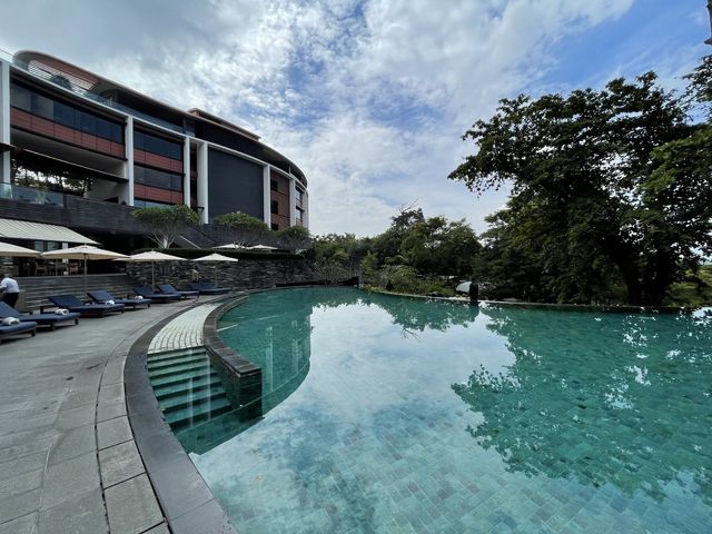 Lazy pool days