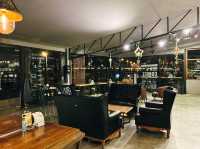 “Koff house bar & eatery” ร้านอาหารริมแม่น้ำจันท์ 