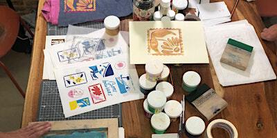 Atelier de Sérigraphie : Expérimentations avec la Technique du Pochoir | Les Ateliers Intermédiaires