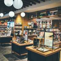TSUTAYA BOOKSTORE 蔦屋書店南港店