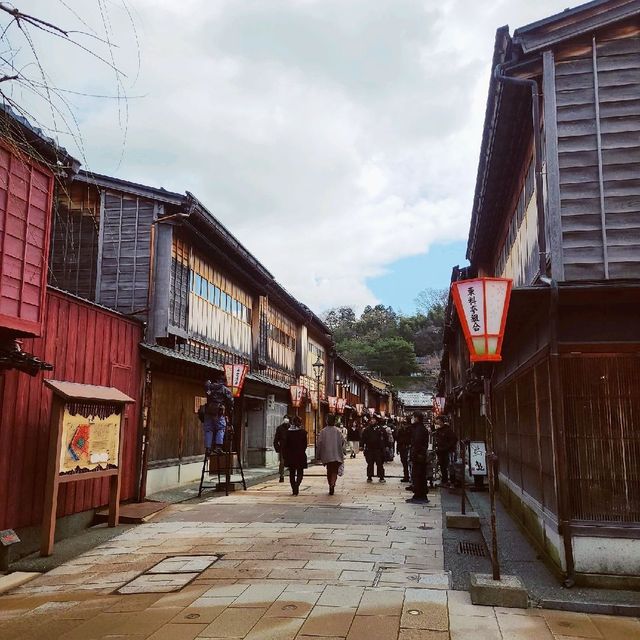 歴史的な建物が数多く残る金沢のメイン観光地【ひがし茶屋街】✨