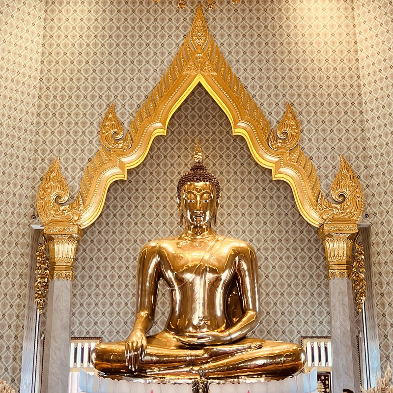 พระพุทธรูปทองคำบริสุทธิ์ที่มีขนาดใหญ่ที่สุดในโลก