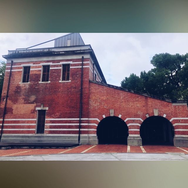 百年古蹟餐廳🌿隱藏台北市區的「森林秘境餐廳」-1915荷造場