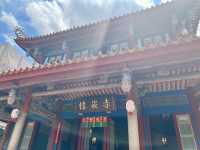 台南古蹟景點遊｜赤崁樓特色建築，紅色建築搭配藍天超棒的